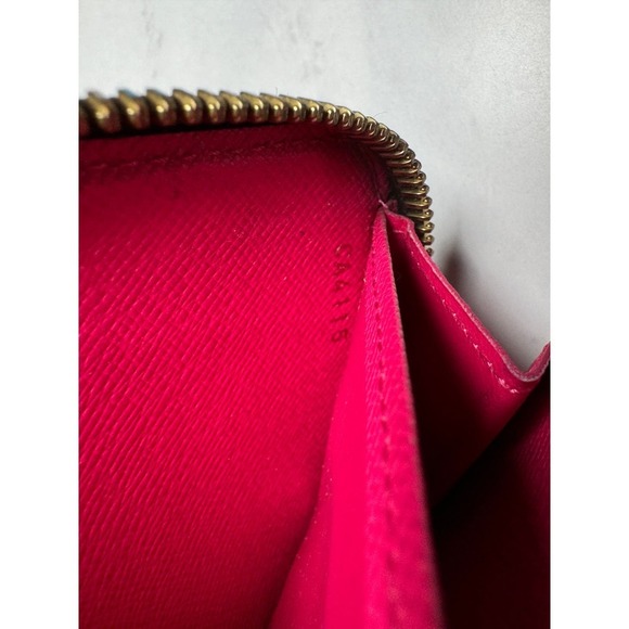 Louis Vuitton Monogram Canvas Evasion Illustre Zippy Wallet - Picture 12 of 12